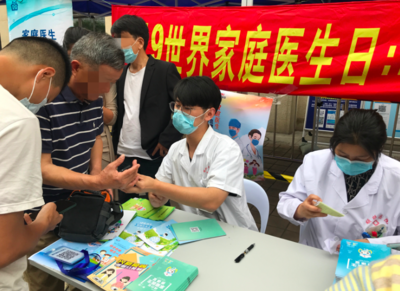 最好的“家庭医生日”礼物,上海艺考女孩在新冠疫苗接种点这样庆祝18岁生日
